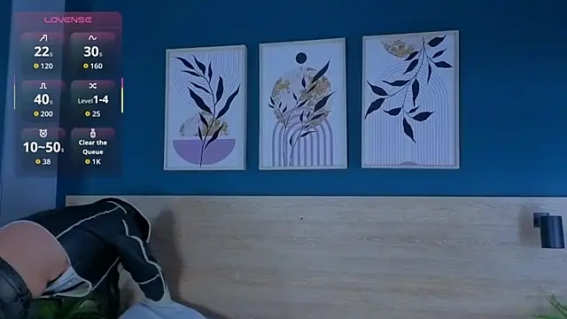 Snapshot of SarahMiler_ chatting on 24, 10, 2025 SarahMiler online show from 24, 10, 2025