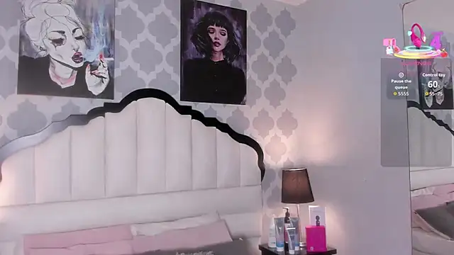 Snapshot of SarahMiler_ chatting on 28, 10, 2025 SarahMiler online show from 28, 10, 2025