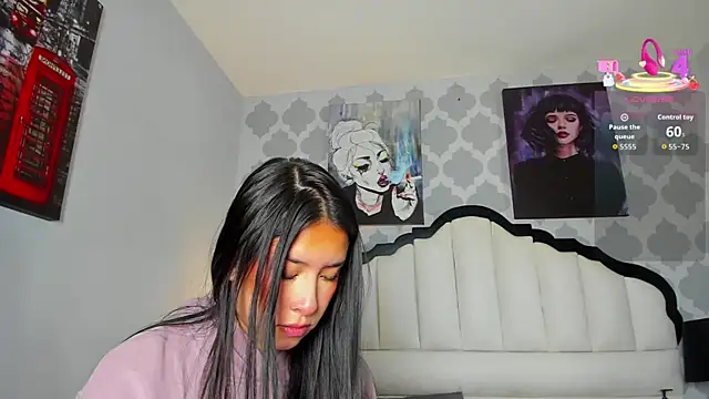 Snapshot of SarahMiler_ chatting on 4, 11, 2025 SarahMiler online show from 4, 11, 2025