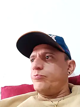 Snapshot of leon8013A chatting on 11, 9, 2025 leon8013A online show from 11, 9, 2025