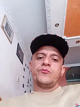 Snapshot of leon8013A chatting on 30, 10, 2025 leon8013A online show from 30, 10, 2025