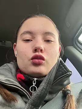 Snapshot of StephanieMur chatting on 12, 11, 2025 StephanieMur online show from 12, 11, 2025