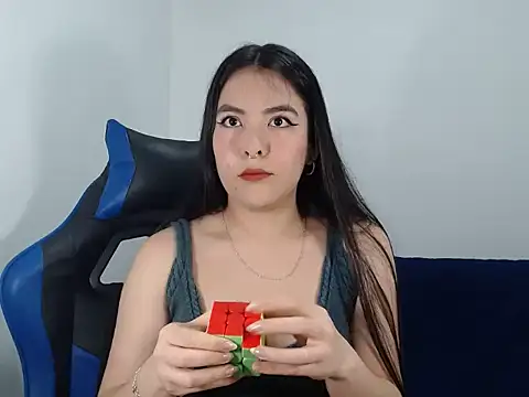 Snapshot of EloiseJun chatting on 19, 11, 2025 EloiseJun online show from 19, 11, 2025