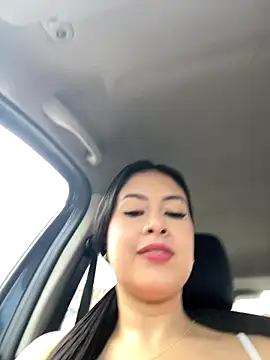 CrisMarulanda online show from 26, 11, 2025