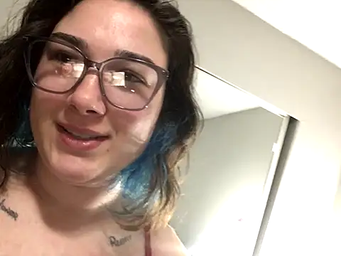 Snapshot of paigeycakes chatting on 14, 10, 2025 paigeycakes online show from 14, 10, 2025