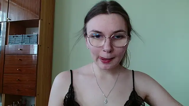 LooveELLYx online show from 7, 3, 2025