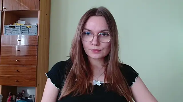 LooveELLYx online show from 15, 10, 2025