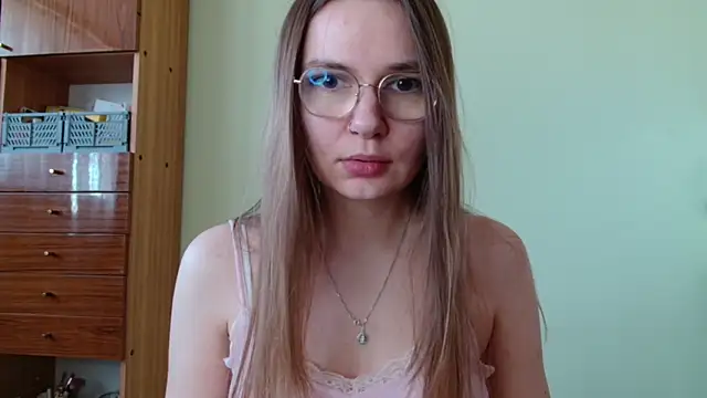 LooveELLYx online show from 5, 3, 2026