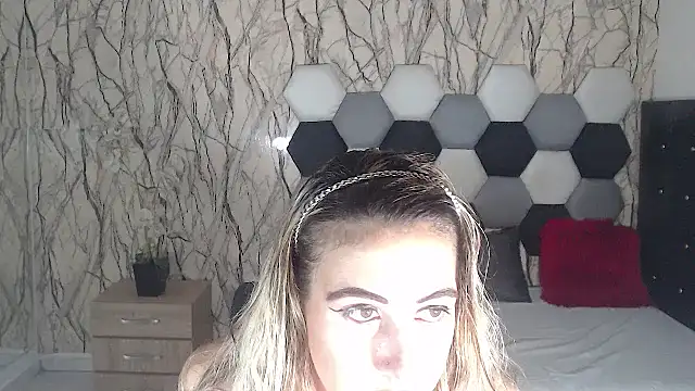 Snapshot of AntonellaBlanc chatting on 15, 11, 2025 AntonellaBlanc online show from 15, 11, 2025