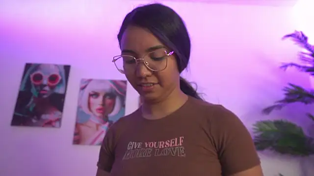 Snapshot of pocahotass_11 chatting on 11, 9, 2025 pocahotass 11 online show from 11, 9, 2025