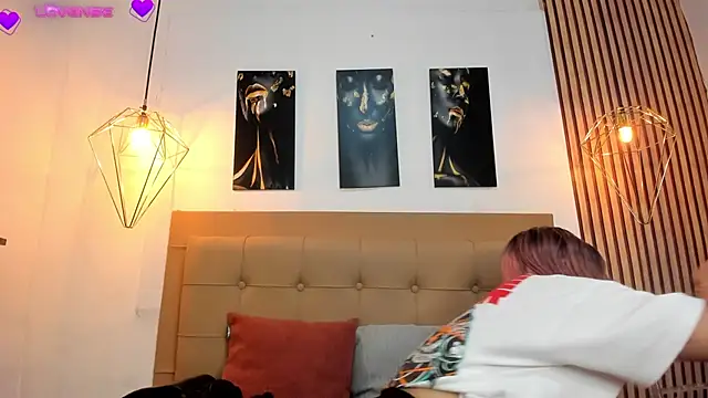 alesziarose online show from 5, 10, 2025