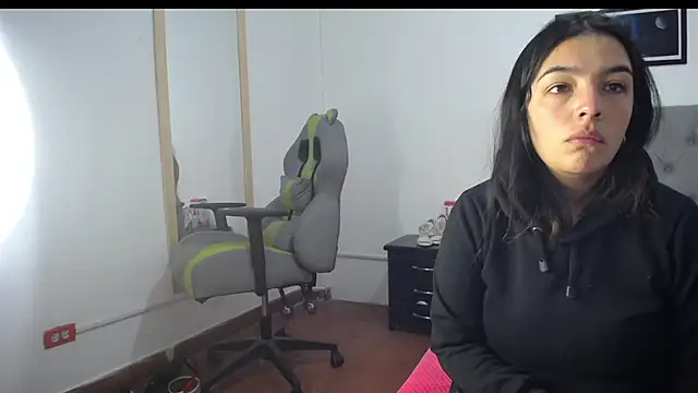 Snapshot of Esmeraldaa- chatting on 23, 9, 2025 Esmeraldaa- online show from 23, 9, 2025