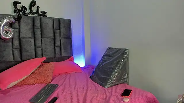 Esmeraldaa- online show from 12, 3, 2026