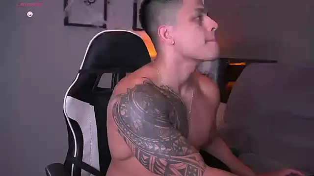 Snapshot of tyler_muscle1 chatting on 22, 10, 2025 tyler muscle1 online show from 22, 10, 2025