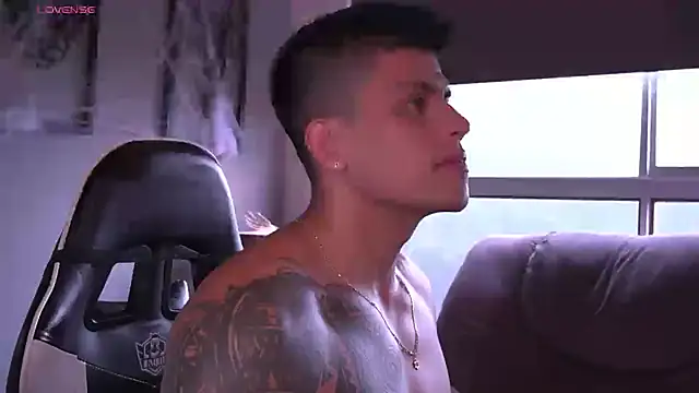 Snapshot of tyler_muscle1 chatting on 22, 10, 2025 tyler muscle1 online show from 22, 10, 2025