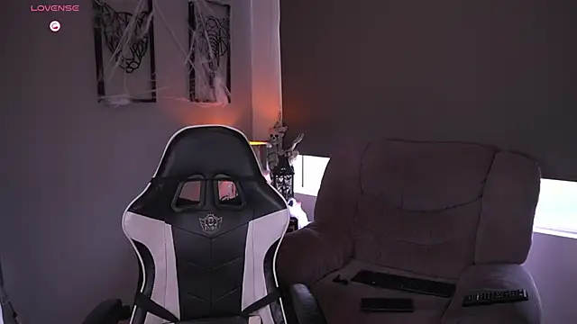 Snapshot of tyler_muscle1 chatting on 25, 10, 2025 tyler muscle1 online show from 25, 10, 2025