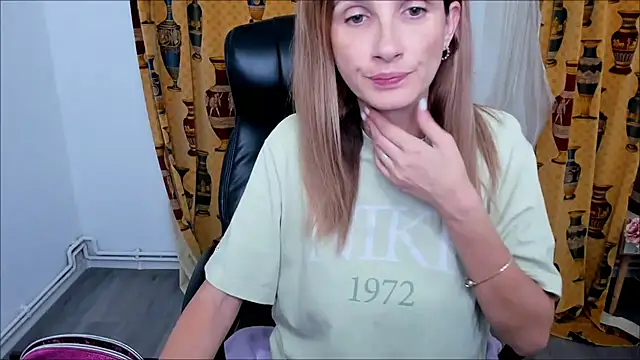 Snapshot of NaughtyWifey1 chatting on 3, 10, 2025 NaughtyWifey1 online show from 3, 10, 2025