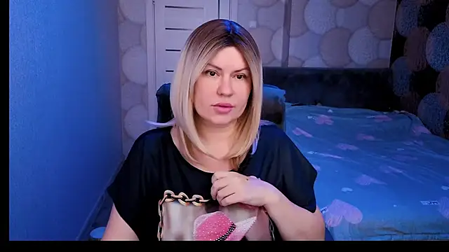 Snapshot of CrystallKiss chatting on 30, 9, 2025 CrystallKiss online show from 30, 9, 2025