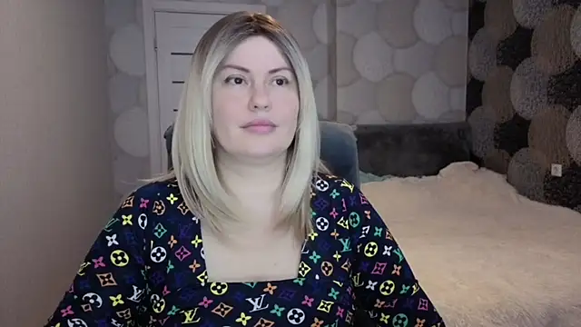 Snapshot of CrystallKiss chatting on 24, 11, 2025 CrystallKiss online show from 24, 11, 2025