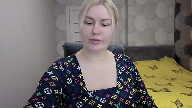 Snapshot of CrystallKiss chatting on 29, 11, 2025 CrystallKiss online show from 29, 11, 2025