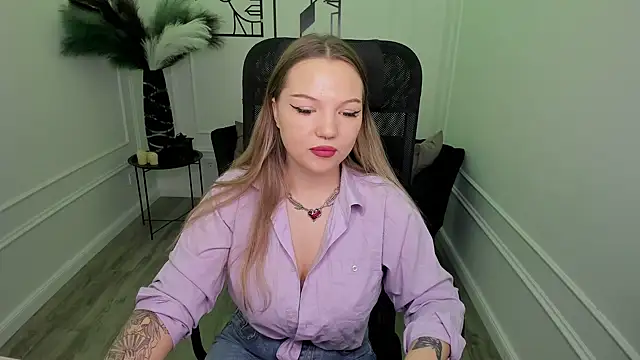 Snapshot of MariaRobinsone chatting on 29, 11, 2025 MariaRobinsone online show from 29, 11, 2025