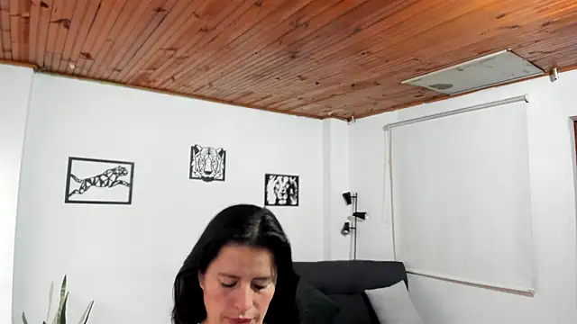 katherine blair online show from 20, 5, 2026