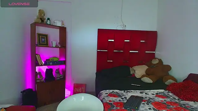 Camila hot ts online show from 18, 2, 2026