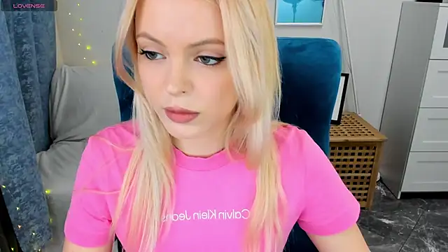 Snapshot of KatherineePierce chatting on 4, 6, 2026 KatherineePierce online show from 4, 6, 2026