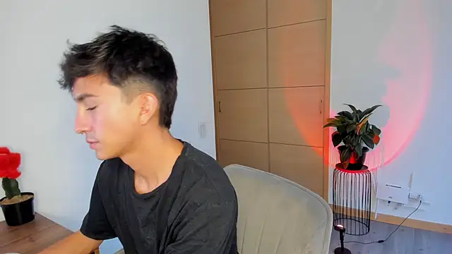 Snapshot of sweettaaron01 chatting on 16, 9, 2025 sweettaaron01 online show from 16, 9, 2025