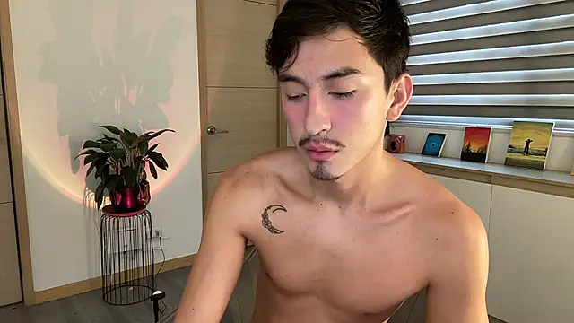 Snapshot of sweettaaron01 chatting on 18, 10, 2025 sweettaaron01 online show from 18, 10, 2025