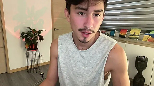 Snapshot of sweettaaron01 chatting on 29, 10, 2025 sweettaaron01 online show from 29, 10, 2025