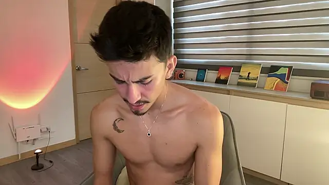 Snapshot of sweettaaron01 chatting on 12, 11, 2025 sweettaaron01 online show from 12, 11, 2025