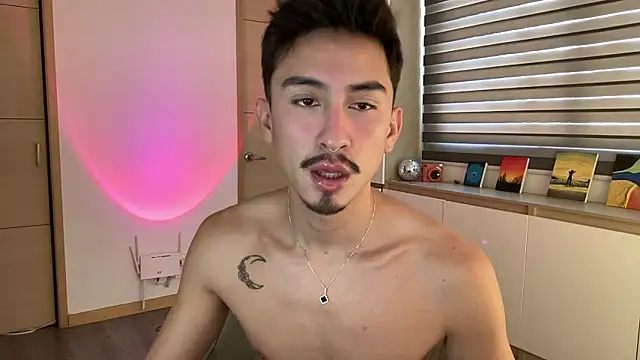 Snapshot of sweettaaron01 chatting on 17, 11, 2025 sweettaaron01 online show from 17, 11, 2025