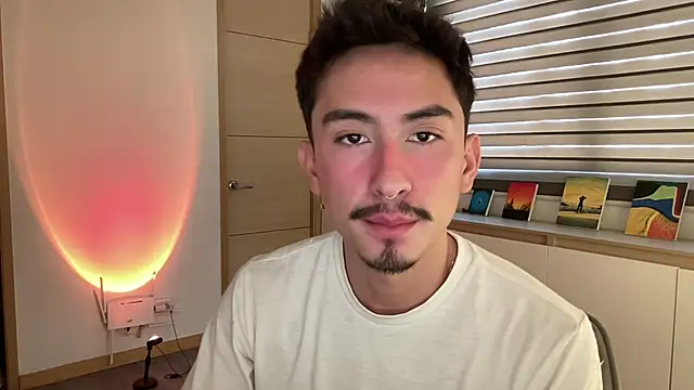 Snapshot of sweettaaron01 chatting on 18, 11, 2025 sweettaaron01 online show from 18, 11, 2025