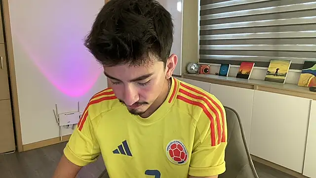 Snapshot of sweettaaron01 chatting on 25, 11, 2025 sweettaaron01 online show from 25, 11, 2025