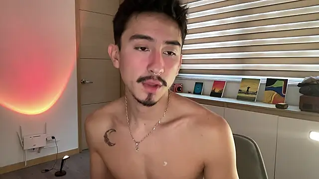 Snapshot of sweettaaron01 chatting on 26, 11, 2025 sweettaaron01 online show from 26, 11, 2025