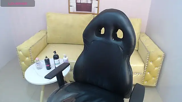 Snapshot of bellatrix_ch chatting on 28, 11, 2025 bellatrix ch online show from 28, 11, 2025