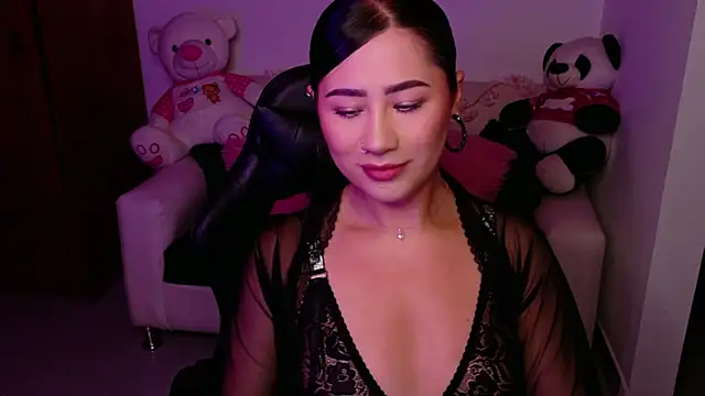 evelyn ch  online show from 11, 11, 2025