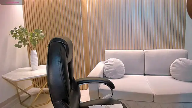 SarahYates online show from 4, 4, 2026