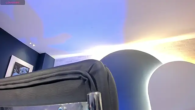 IsabellaMoreau online show from 27, 10, 2025