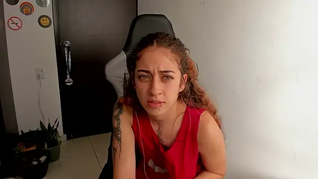 Snapshot of star_shooting8 chatting on 28, 10, 2025 star shooting8 online show from 28, 10, 2025