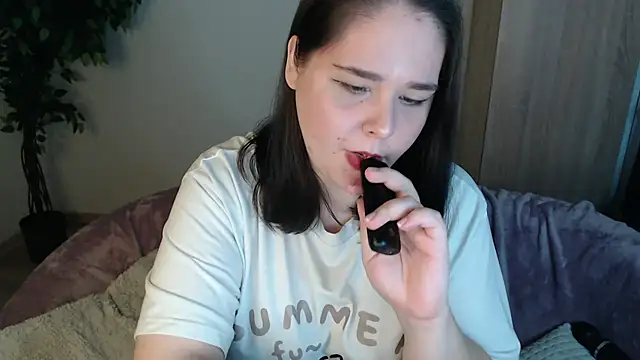 IvyLebelly online show from 4, 10, 2025