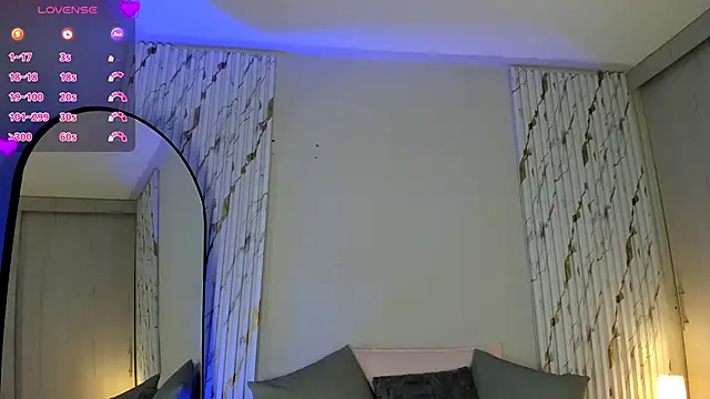 Snapshot of MissVioleet_ chatting on 10, 10, 2025 MissVioleet online show from 10, 10, 2025