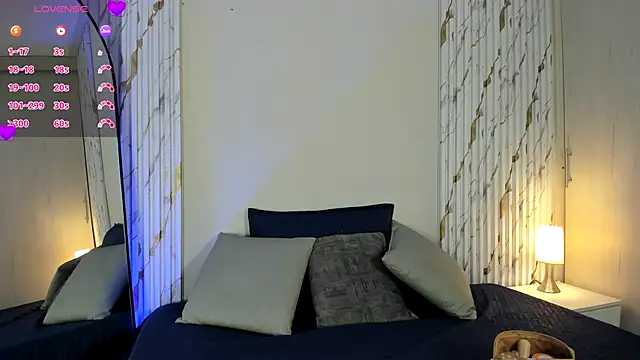 Snapshot of MissVioleet_ chatting on 15, 10, 2025 MissVioleet online show from 15, 10, 2025