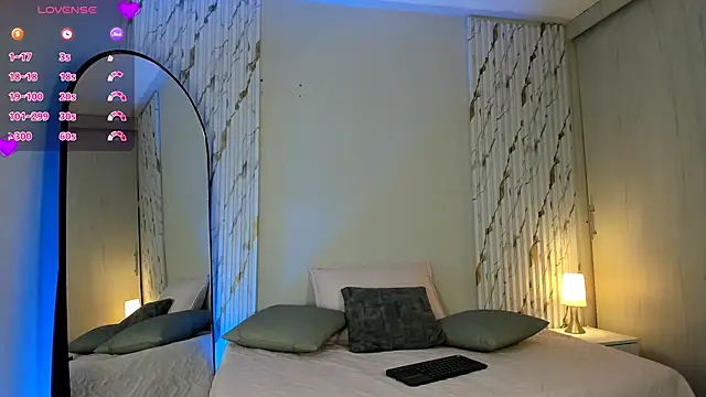 Snapshot of MissVioleet_ chatting on 16, 10, 2025 MissVioleet online show from 16, 10, 2025