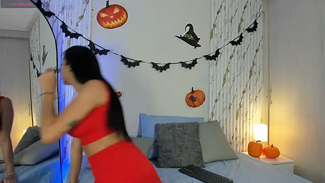 Snapshot of MissVioleet_ chatting on 22, 10, 2025 MissVioleet online show from 22, 10, 2025