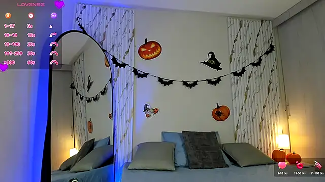 Snapshot of MissVioleet_ chatting on 23, 10, 2025 MissVioleet online show from 23, 10, 2025