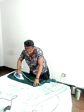 ShySexyBaddiexx online show from 24, 9, 2025