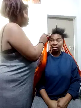 ShySexyBaddiexx online show from 19, 11, 2025