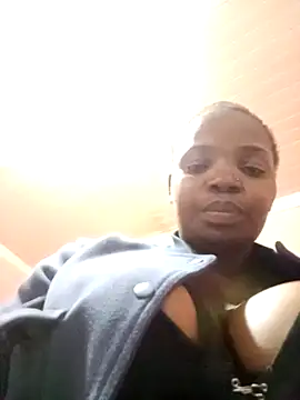 ShySexyBaddiexx online show from 12, 2, 2026